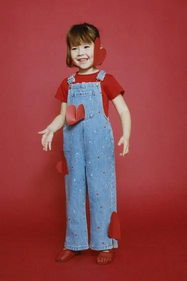 Длинный джинсовый комбинезон с вышивкой «сердца»- Заказать в России