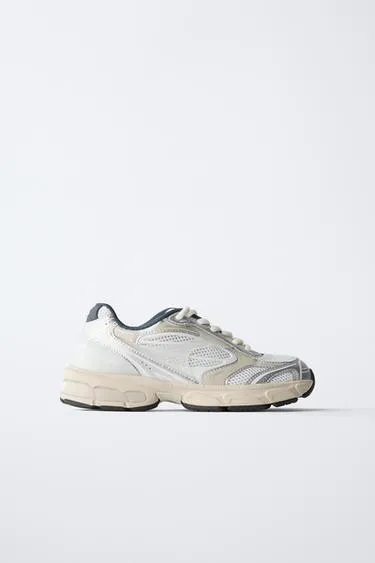 Кроссовки из разных материалов