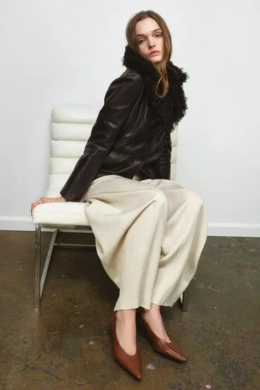 Кожаные туфли на среднем тонком каблуке- Заказать в России