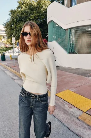 Трикотажный свитер с V-образным вырезом