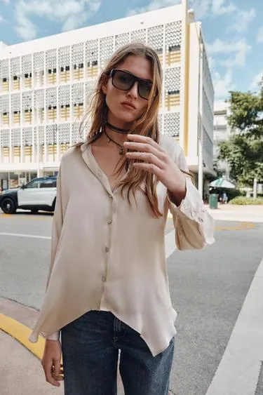 Атласная рубашка с асимметричным низом