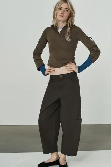 Объемные брюки карго