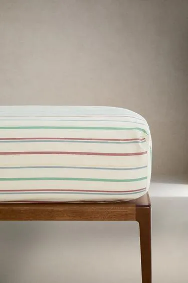 Детский простынь с полосками разных цветов с резинкой- Заказать в России