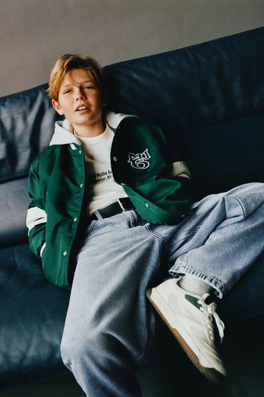 Zara Нейлоновый бомбер с надписью и съемным капюшоном купить с доставкой.