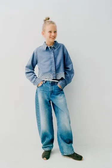 Джинсовая рубашка с отделкой шитьем- Заказать в России