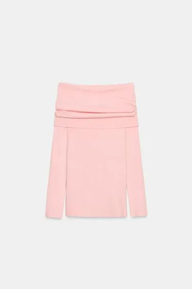 Свитер с открытыми плечами