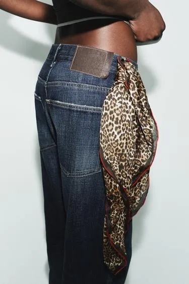 Шарф из модала и шелка с анималистическим принтом- Заказать в России