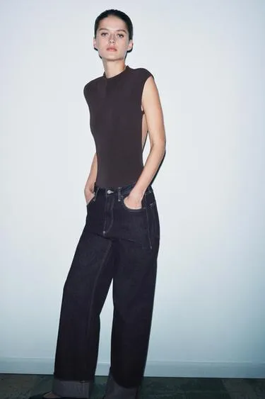 Боди с вырезами из эластичной ткани