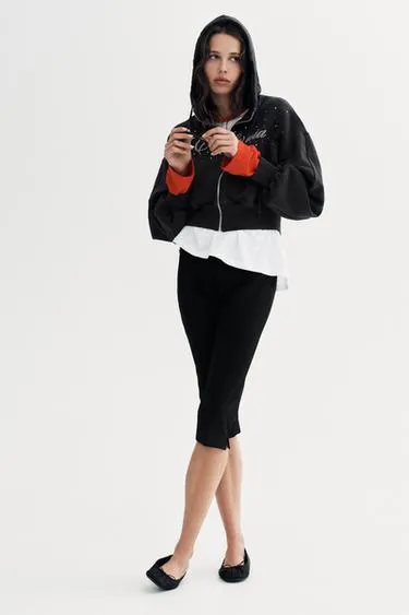 Толстовка с блестящей надписью- Заказать в России