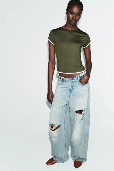 Футболка с контрастными деталями