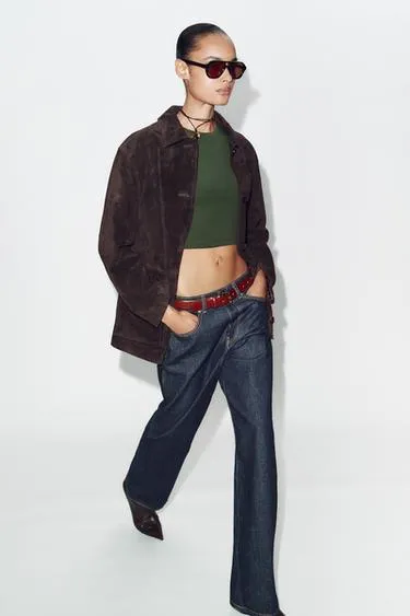 Укороченная футболка с короткими рукавами