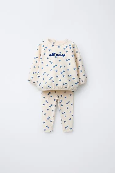 Комплект из толстовки и легинсов с вышитыми сердцами- Заказать в России