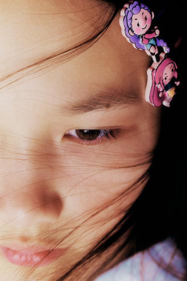 Zara Набор из трех заколок для волос KPOP DEMON HUNTERS™ NETFLIX ©