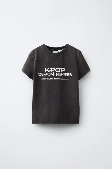 Футболка с принтом KPOP DEMON HUNTERS™ NETFLIX ©- Заказать в России