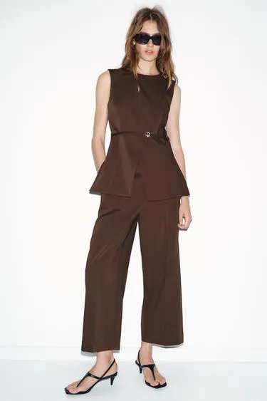 Жилет на запáхе с ремнем