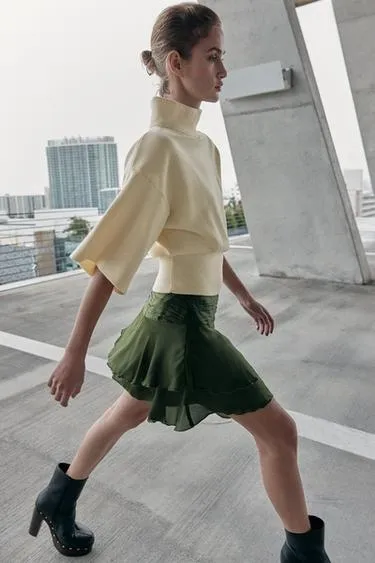 Вязаный джемпер с коротким рукавом и подплечниками- Заказать в России