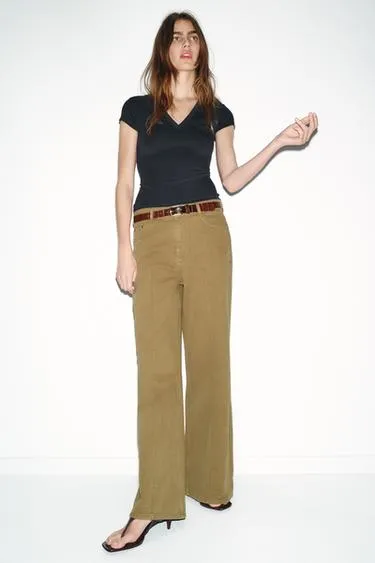 Футболка с V-образным вырезом