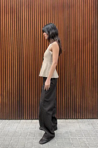 Топ в рубчик с баской и пуговицами