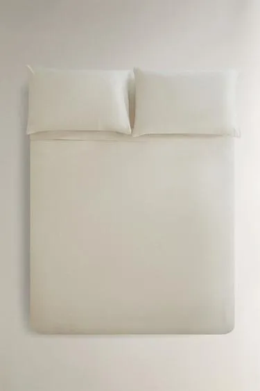 Декоративное покрывало из атласа (300 нитей)