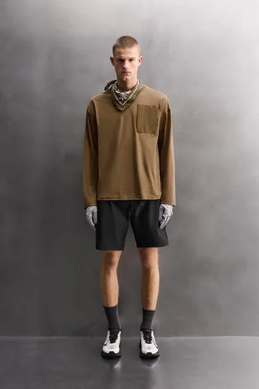 Футболка с длинными рукавами и карманом