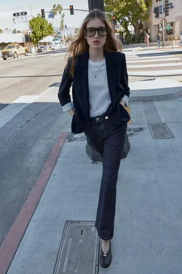 Блейзер с завернутыми рукавами и принтованными манжетами- Заказать в России