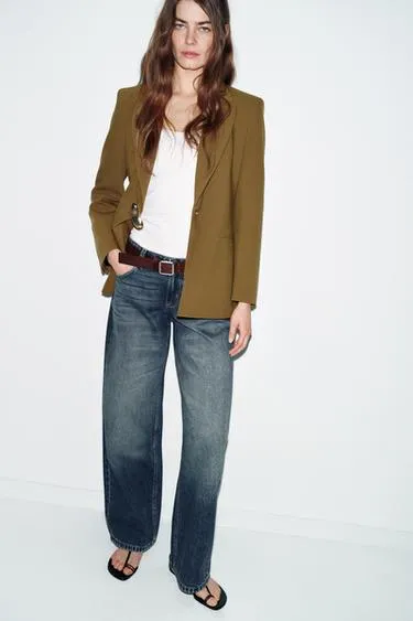 Приталенный блейзер с фурнитурой- Заказать в России