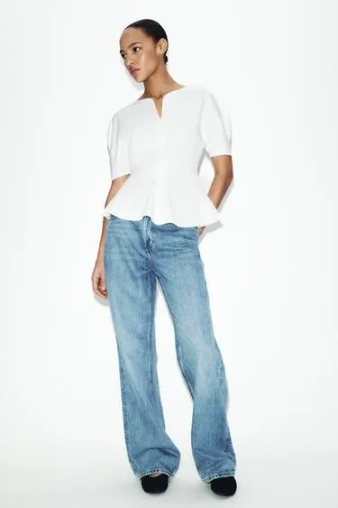 Мягкая футболка с баской