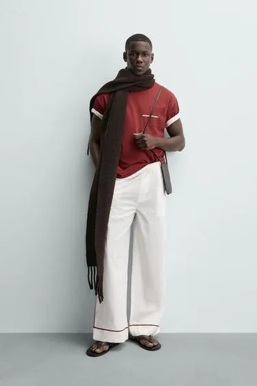 Футболка со вшитым карманом и надписью