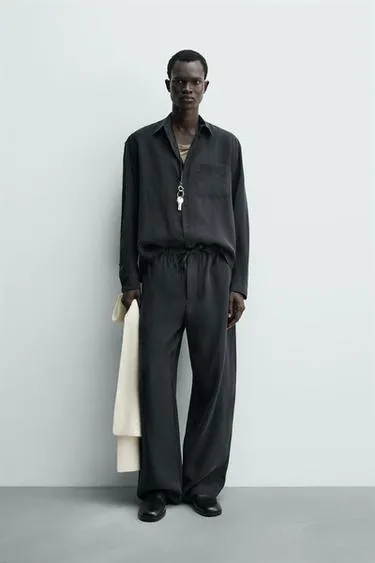 Потрепанные брюки свободного кроя