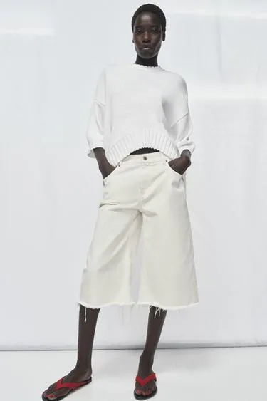 Свитер с короткими рукавами и асимметричным низом