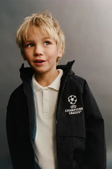 Куртка с потайным капюшоном WATER REPELLENT UEFA CHAMPIONS LEAGUE ®- Заказать в России