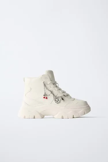 Спортивные ботинки на объемной подошве с подвесками- Заказать в России