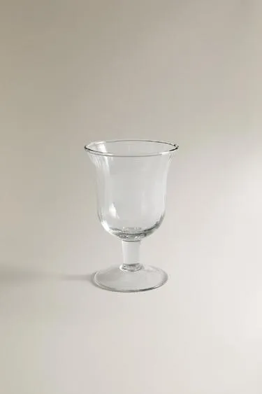 Бокал с рельефным дизайном для вина