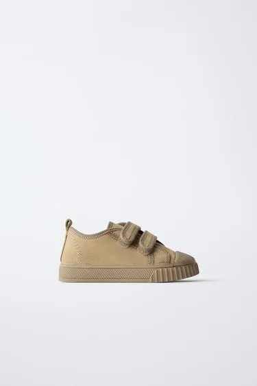 Замшевые кроссовки