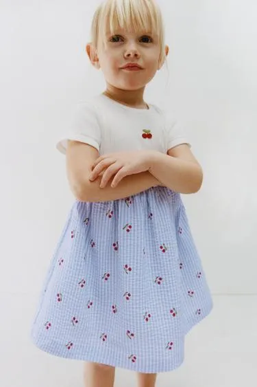 Комбинированное платье из жатой ткани с принтом