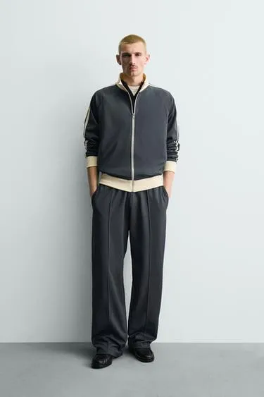 Толстовка на молнии с контрастными полосами