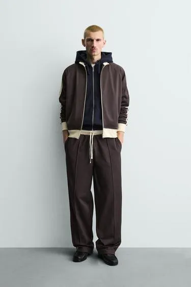 Толстовка на молнии с полосами