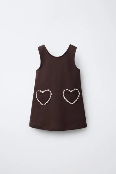 Платье из трикотажа «рома» с карманами в виде сердца