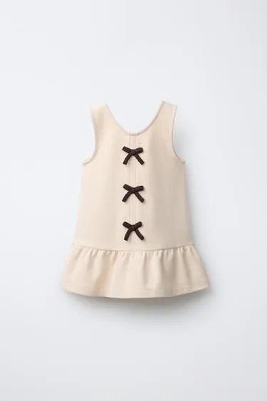 Трикотажное платье из плотного трикотажа с контрастными завязками