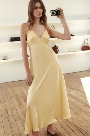 Атласное платье миди со сборками- Заказать в России