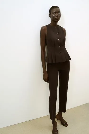 Жилет с баской и защипами- Заказать в России