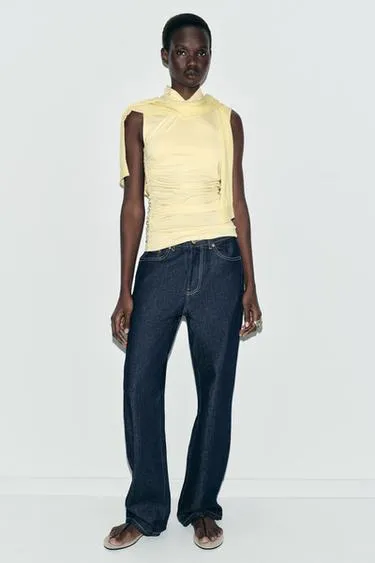 Топ с драпировкой и сборками