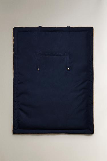 Zara Плед для домашних животных с ручками, с возможностью скручивания купить с доставкой.