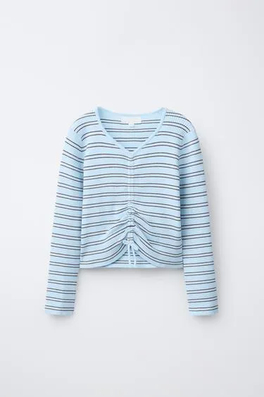 Свитер в рубчик со сборками