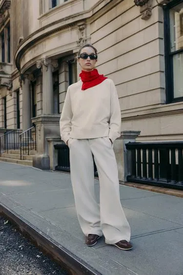 Трикотажный свитшот с гладким узором