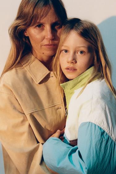 Zara Дождевик-кенгуру колорблок купить с доставкой.