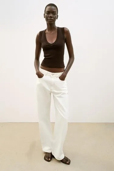 Хлопковая футболка с V-образным вырезом- Заказать в России