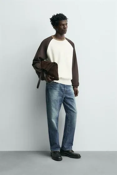 Толстовка с контрастными вставками и круглым вырезом