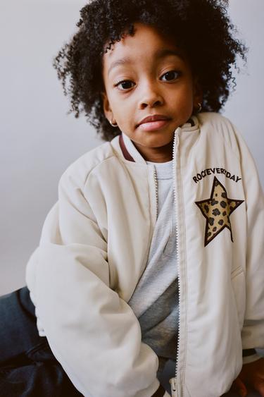 Zara Бомбер с нашивками и анималистическим принтом купить с доставкой.