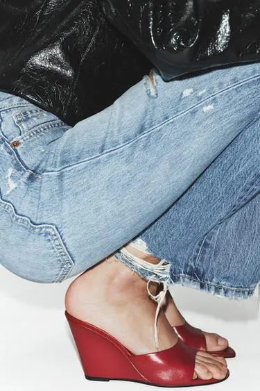 Кожаная танкетка